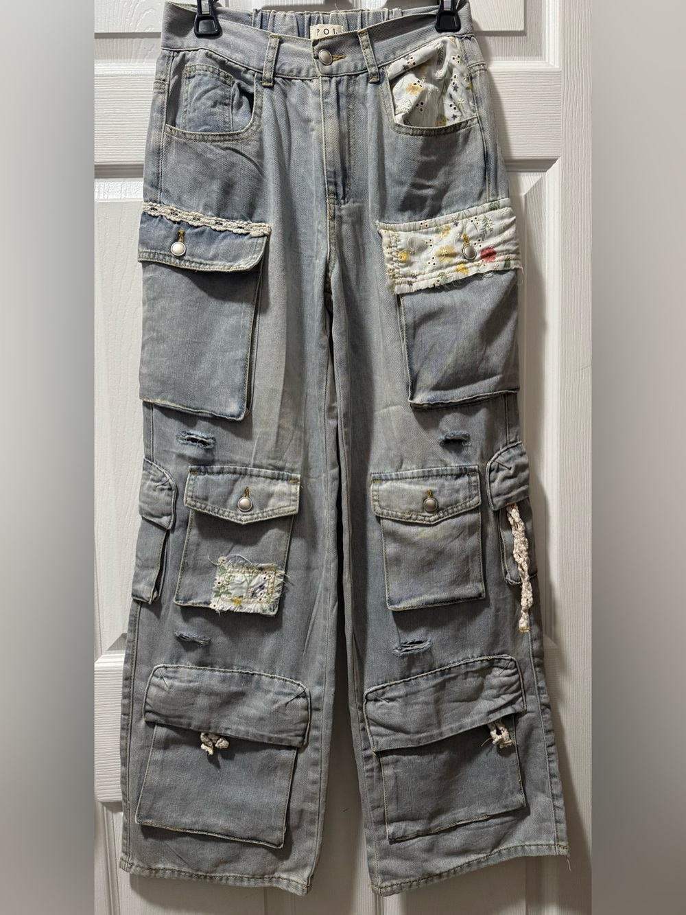 POL Light Gray Wide-Leg Cargo Jeans with Patch Details